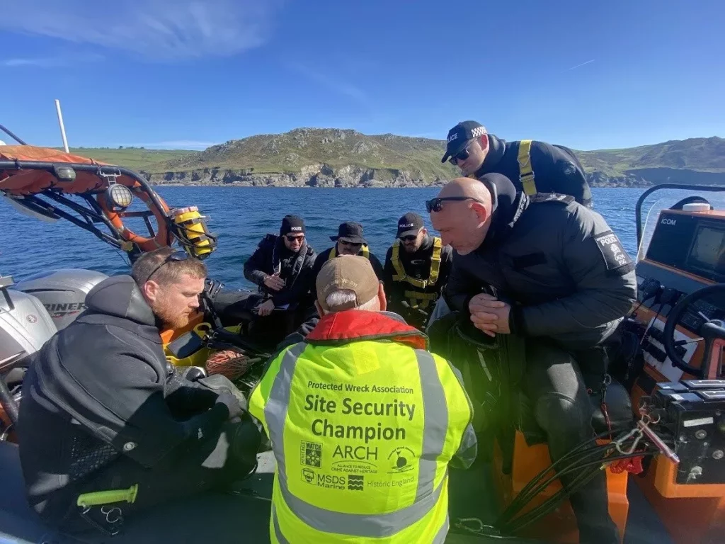 Site-Security-Champion-briefing-Devon-Cornwall-police-marine-unit-while-they-patrol-in-the-vicinity-of-the-Salcombe-Protected-Wreck-Site