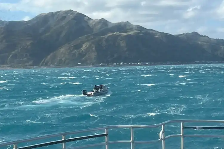 Scuba Diving Incident: Skipper Sparks Alarm Leaving Passengers Drifting