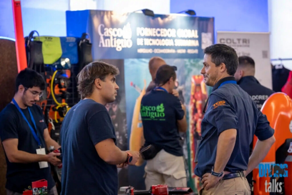 Más que una feria, Diving Talks crea un punto de encuentro informal donde los buceadores pueden hablar directamente con las personas y las marcas líderes que contribuyen a dar forma al mundo submarino.