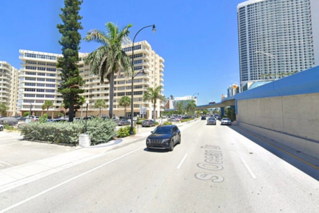 Free-Diver Pulled Unconscious From Hallandale Beach Surf Dies at Hospital