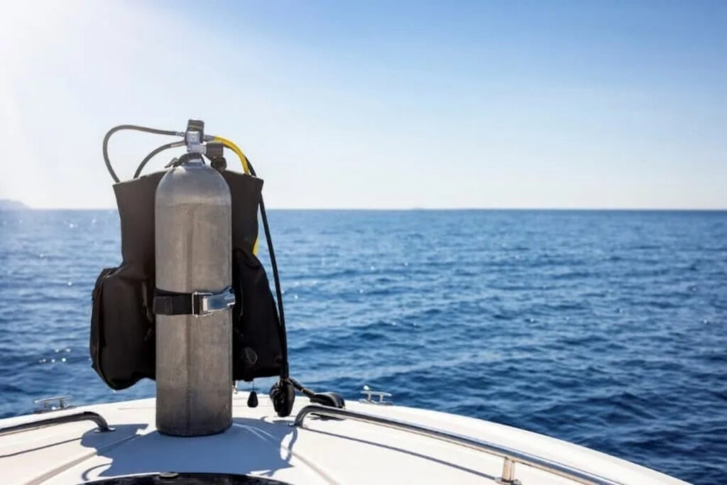 Un buceador resulta herido tras la supuesta explosión de una botella de buceo en un barco frente a las costas de Procida