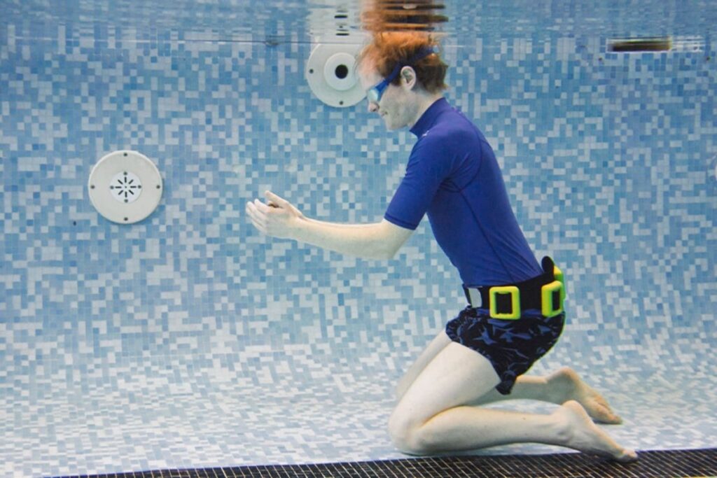 Teacher with record-breaking memory skills goes underwater to test his limits